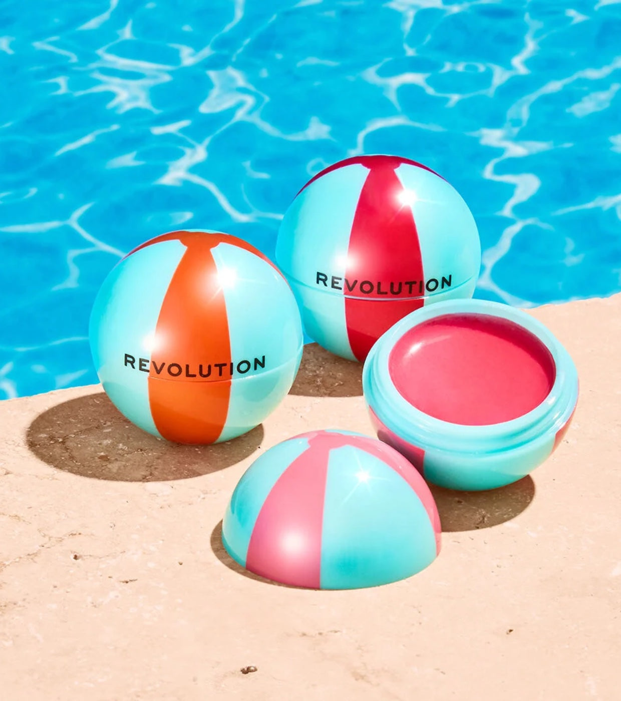 Makeup Revolution - *Poolside* - Bálsamo para labios y mejillas Inflata Ball - Cherry Cola Punch