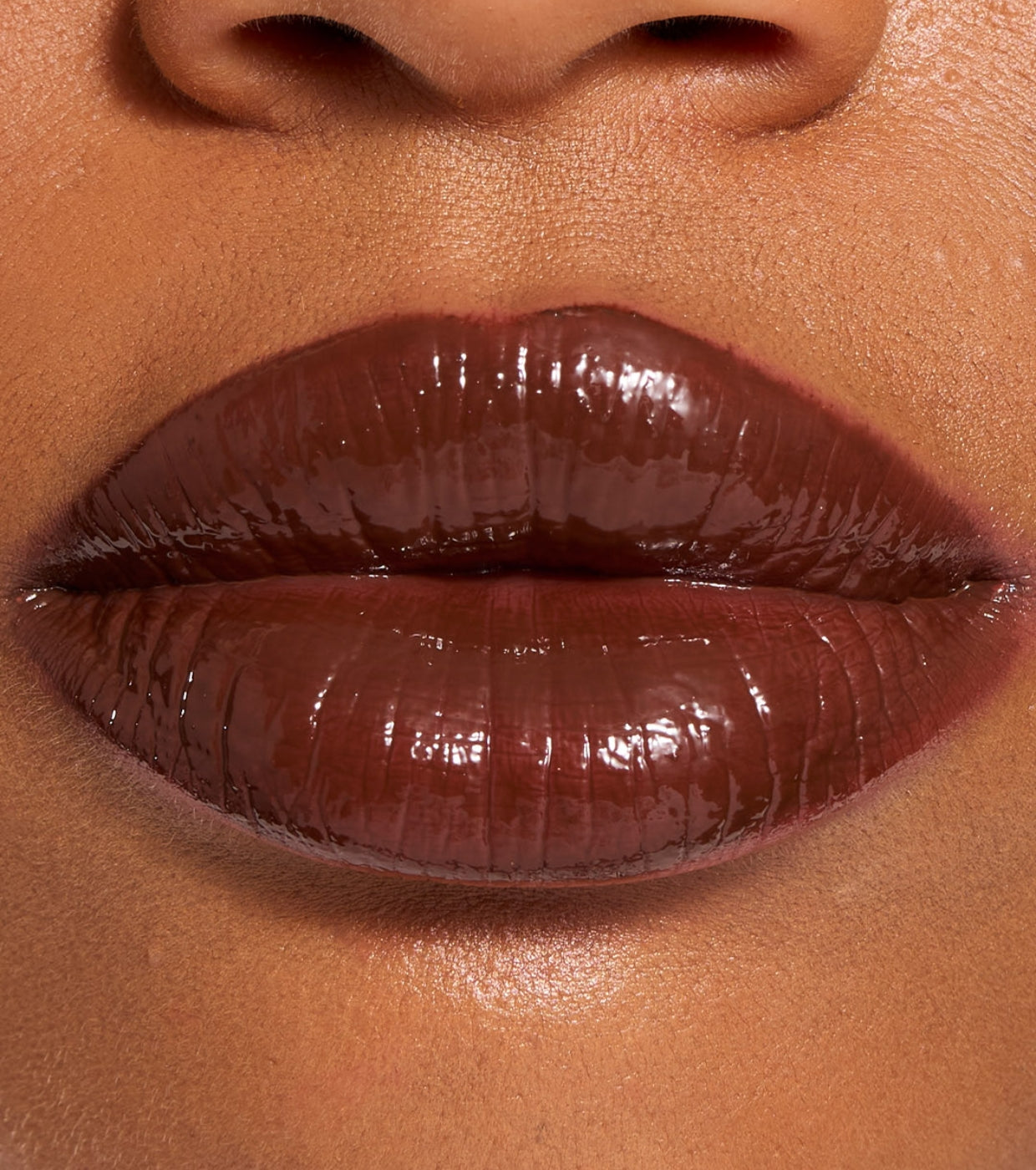 Makeup Revolution - Barra de Labios Brilho Pout Lip Gloss - Chocolate Ganache