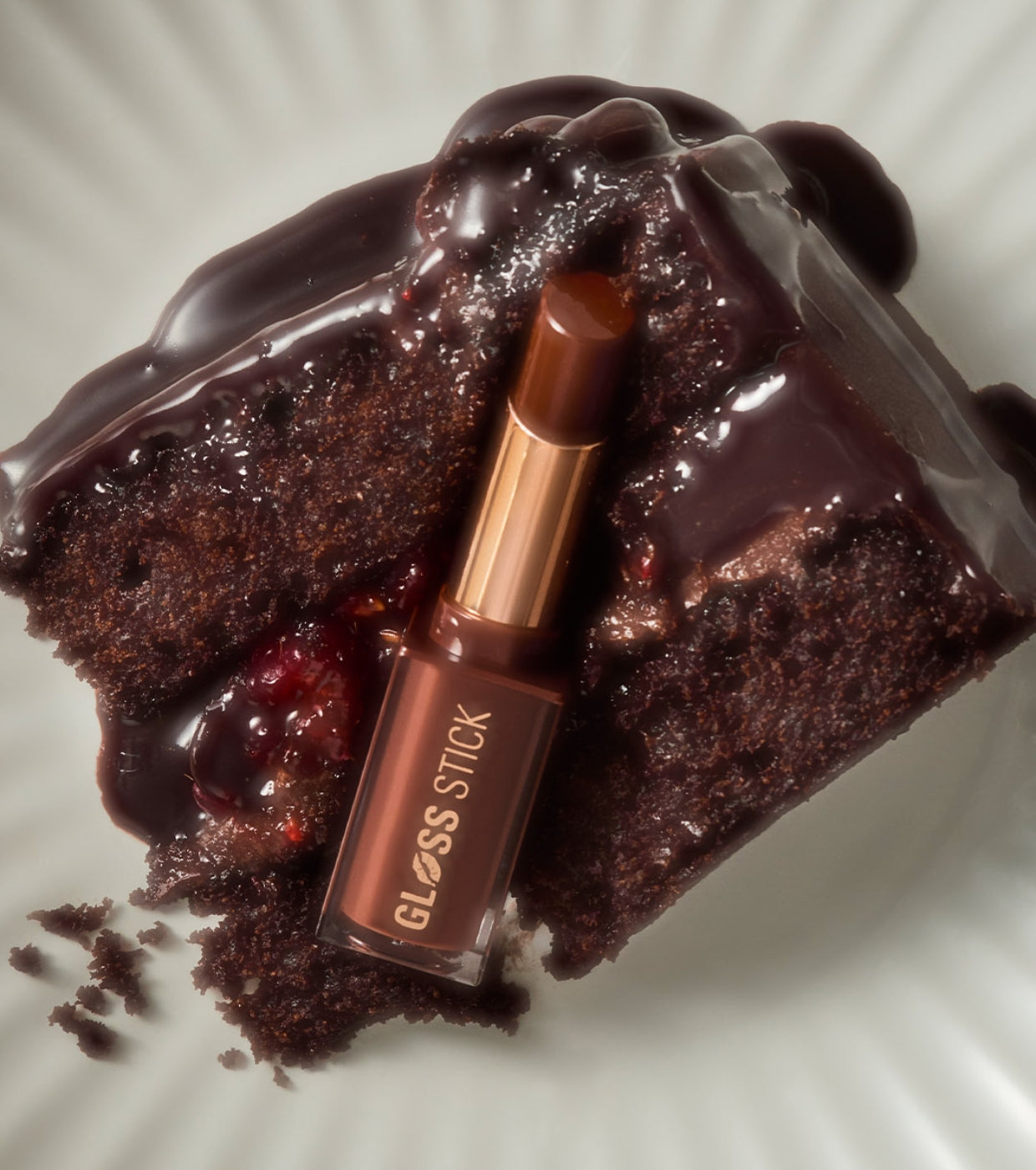 Makeup Revolution - Barra de Labios Brilho Pout Lip Gloss - Chocolate Ganache