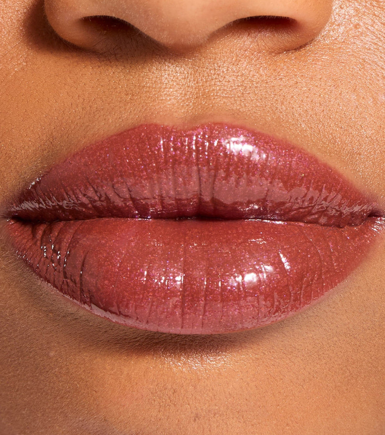 Makeup Revolution - Barra de labios Pout Lip Gloss Stick - Shimmer Toasted Caramel