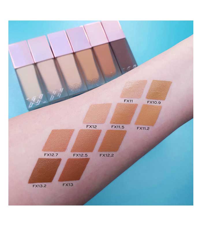 XX Revolution - Base de maquillaje Glow Skin Fauxxdation - FX18.5