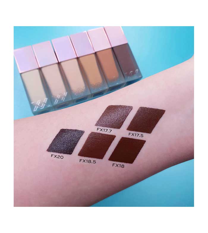 XX Revolution - Base de maquillaje Glow Skin Fauxxdation - FX18.5