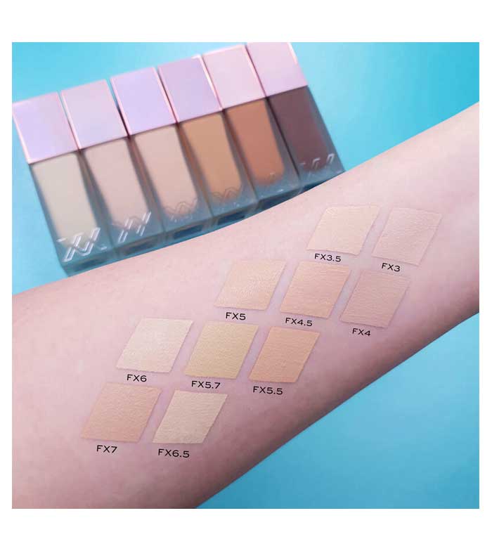 XX Revolution - Base de maquillaje Glow Skin Fauxxdation - FX18.5