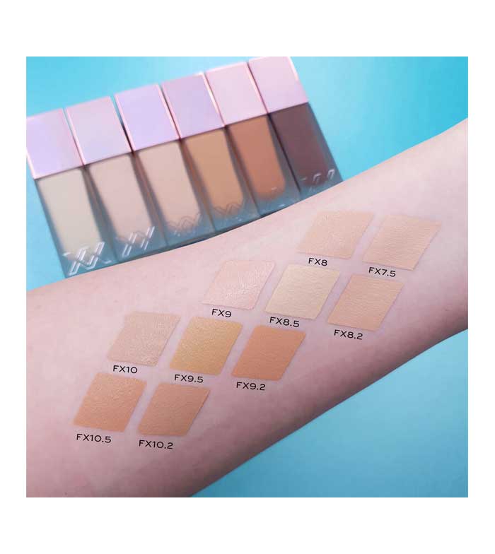 XX Revolution - Base de maquillaje Glow Skin Fauxxdation - FX2.5