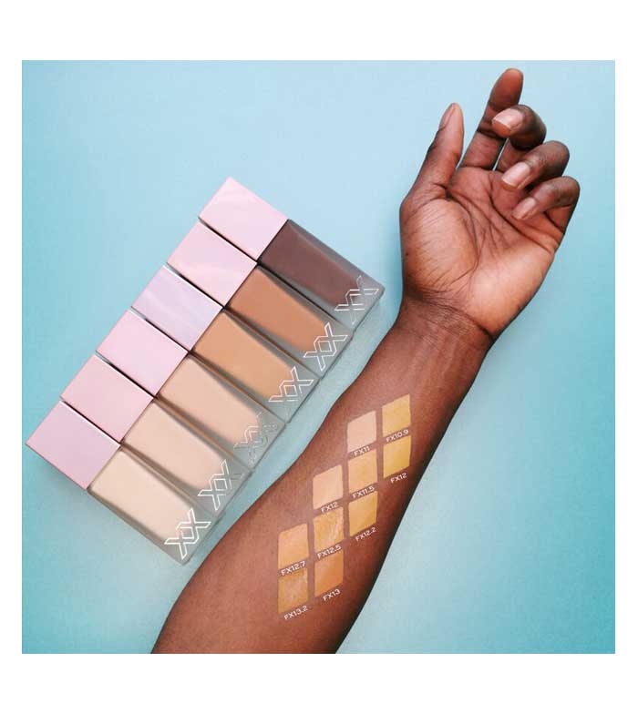 XX Revolution - Base de maquillaje Glow Skin Fauxxdation - FX2.5